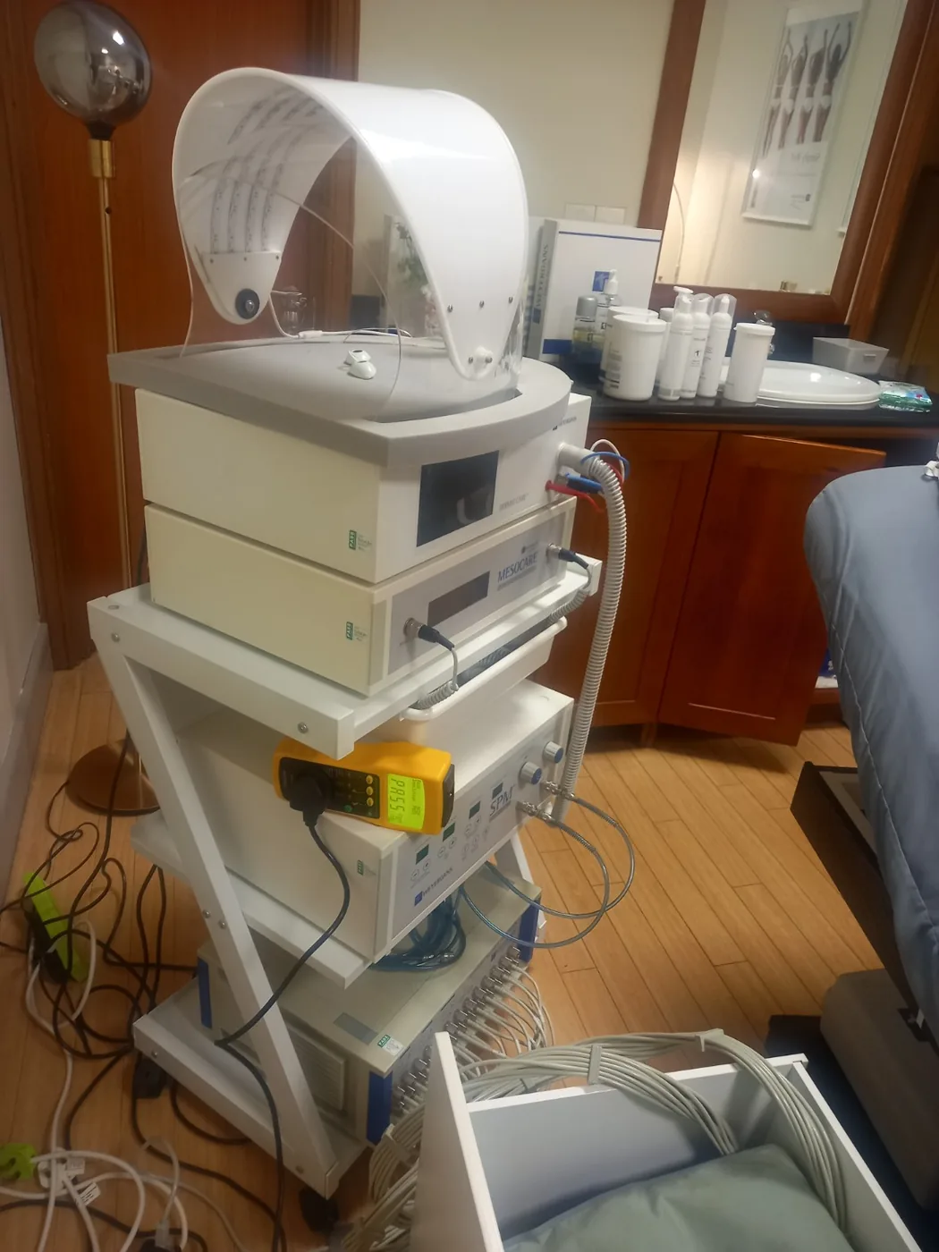 Salon and beauty equipment